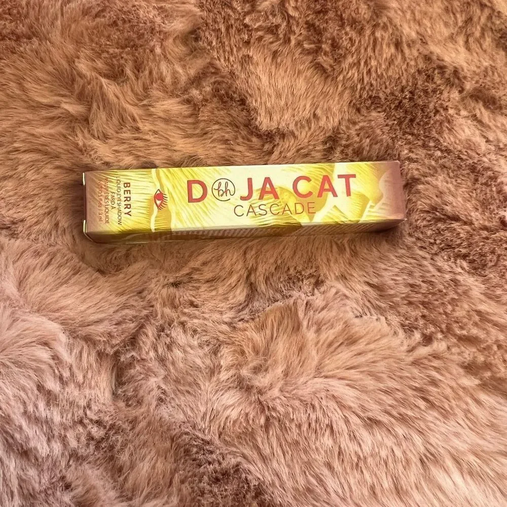 BH COSMETICS X DOJA CAT CASCADE LIQUID EYESHADOW. Berry.